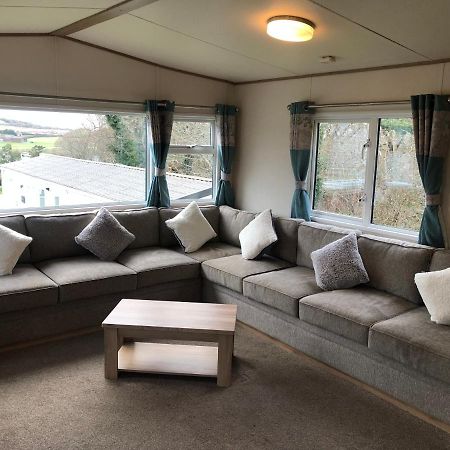 Classy Caravan With Ample Space Бембрідж Екстер'єр фото